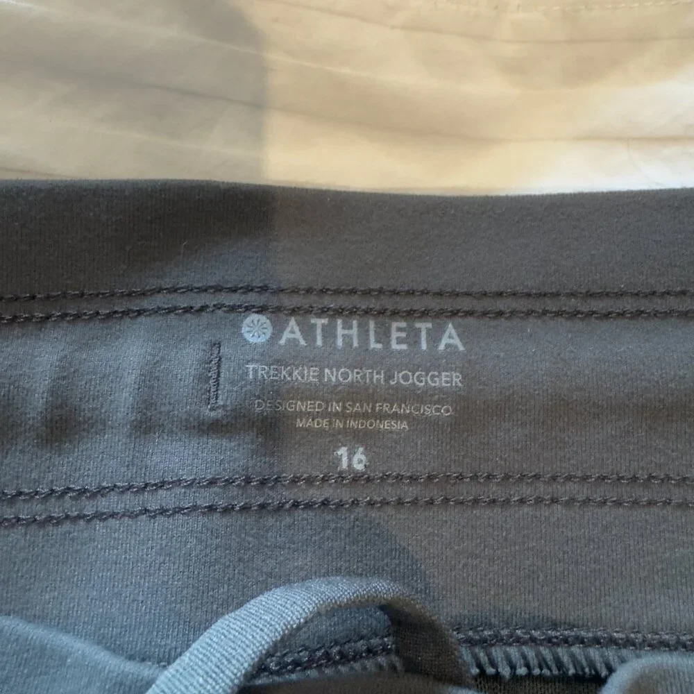 Athleta Trekkie North Jogger Olive Travel Athleisure Hi-Rise Zip Pkts Sz 16 - Picture 4 of 7